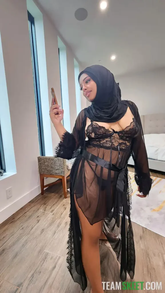 Roxie Sinner, radiates that sexiest Egyptian pornstars personal vibe,